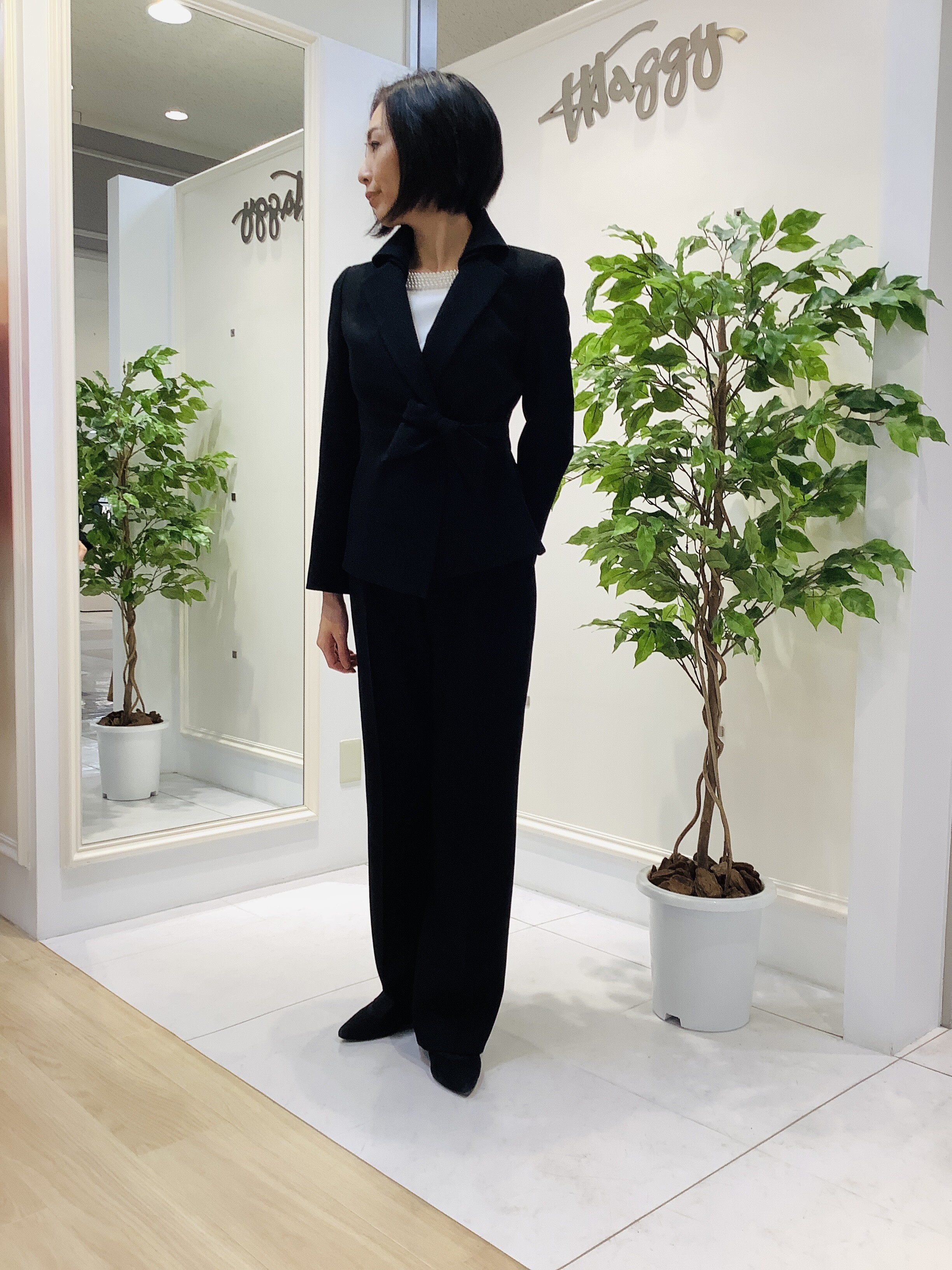 きれい見え抜群のクールパンツスーツ | ショップブログ | 東急百貨店 