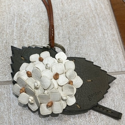 大人気！お花のチャーム【あじさい】入荷しました！ | ショップブログ | 東急百貨店 さっぽろ店