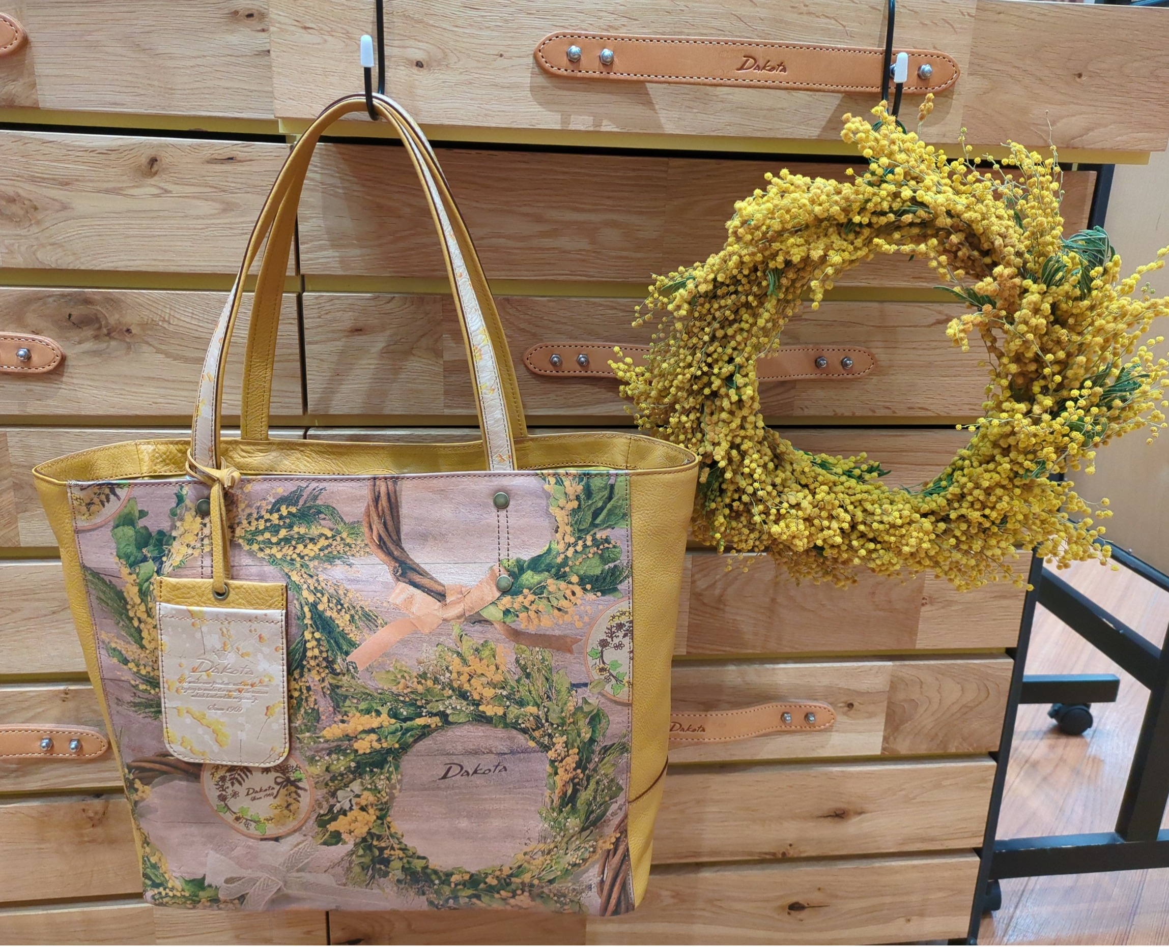 Dakota 花柄トートバッグ ミモザ柄　新品未使用 🌼🌼可愛らしいミモザ柄バッグ入荷しました～ | ショップブログ | 東急