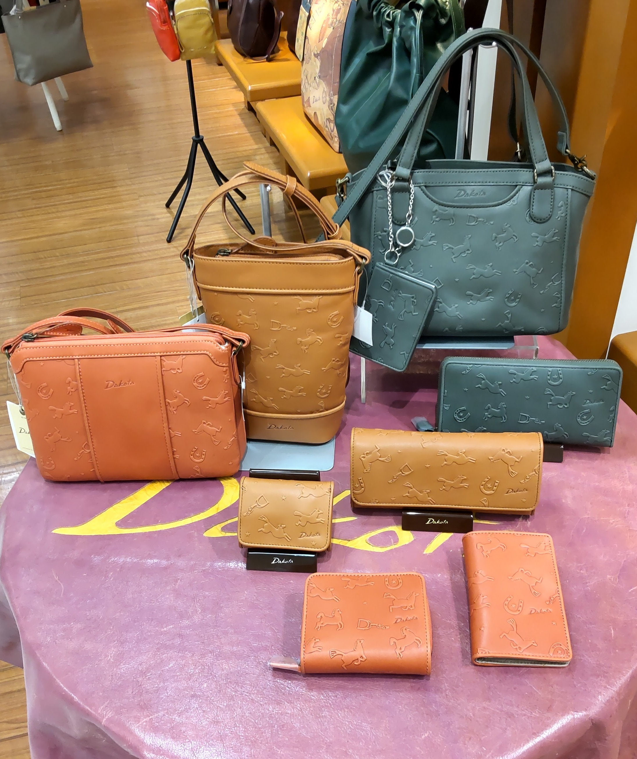 新品✨ダコタ　カバロシリーズ2wayバッグ Dakota ダコタ カバロ 2WAY トートバッグ ショルダーバッグ 馬柄 馬蹄