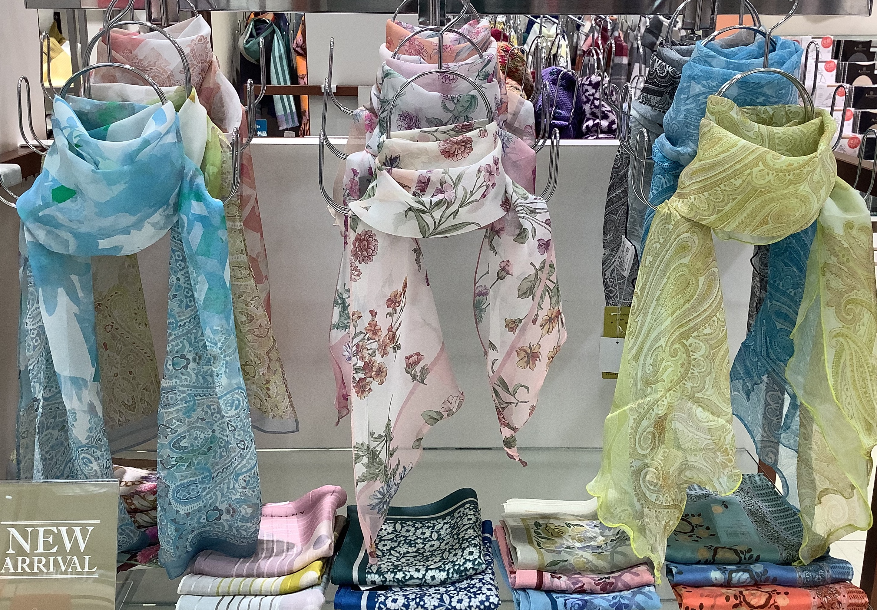 春のシルクスカーフ入荷しました🌸 | ショップブログ | 東急百貨店
