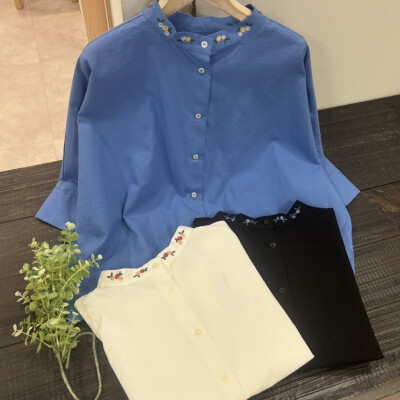 【人気アイテム】2wayベリー刺繡ドルマンブラウス