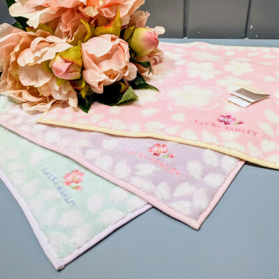 春の陽気を感じるタオルハンカチが登場しました🌸