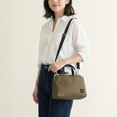 人気の手提げバッグがコンパクトに