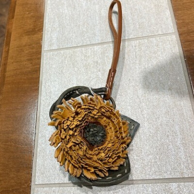 ゴッホのひまわり？のチャームが入荷しました🌻