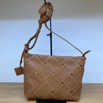 通販限定のショルダーバッグを店頭で販売いたします！