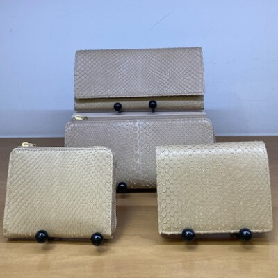 巳年にヘビの財布はいかがですか❔