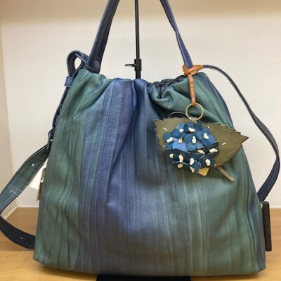 新作のお花のチャームが入荷しました🌻