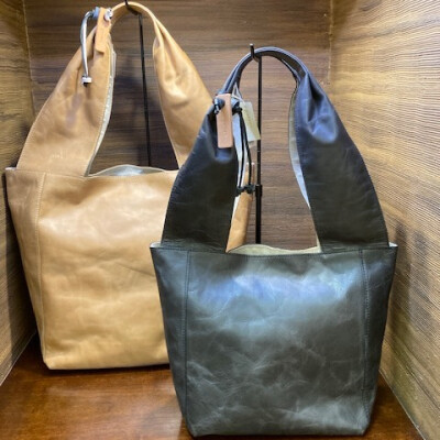 とっても軽い革バッグが入荷しました❕❕