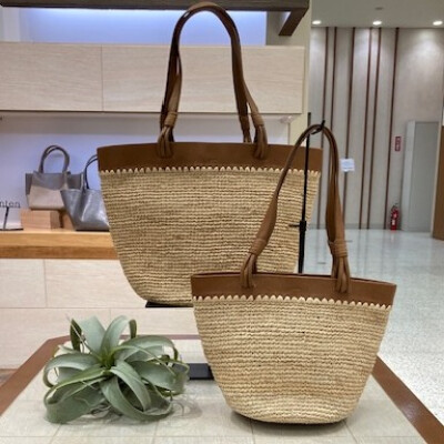 高級感漂うラフィア素材のバッグが入荷しました♫