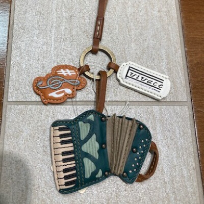 音楽好きの方へのギフトにいかかでしょうか?
