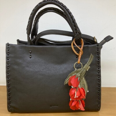 可愛いお花のチャームが入荷しました！