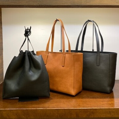 定番シリーズ〈ミネルヴァ〉に男女兼用のバッグが入荷しました🎵