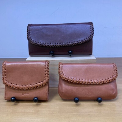 とっても柔らかい羊革の財布が入荷しました👛