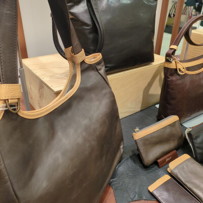 ✨New✨馬革の風合いを最大限に活かした軽量バッグ👜