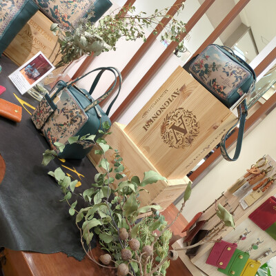 🌿New🌿 ユーカリの葉をモチーフに描かれたバッグ🐦️