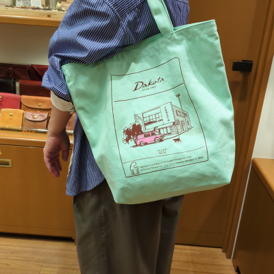 ✨New✨レトロな街並みをPOPに描いた帆布トートバッグ✨