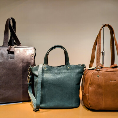 ✨✨　日本製🇯🇵ヤギ革の軽量バッグ👜✨✨
