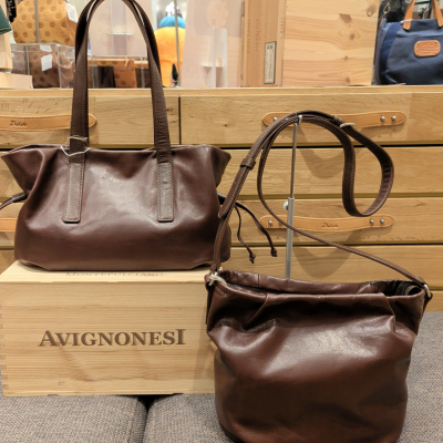 ✨艷やかなグレージングレザーのシンプルで上質なバッグ👜✨