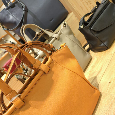 ✨『新作』✨軽量なヤギ革で仕立てたバッグ👜