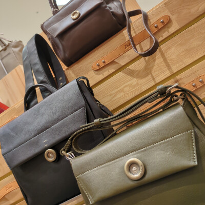 ✨『新作』✨アンティーク調のボタンがかわぃぃ💕バッグ👜