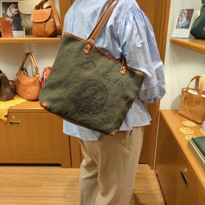 🍀New🍀【Dakota】のロゴデザインをあしらった綿生地のバッグ👜