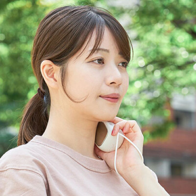 お出かけやデスクワークにも！便利なモバイルファン