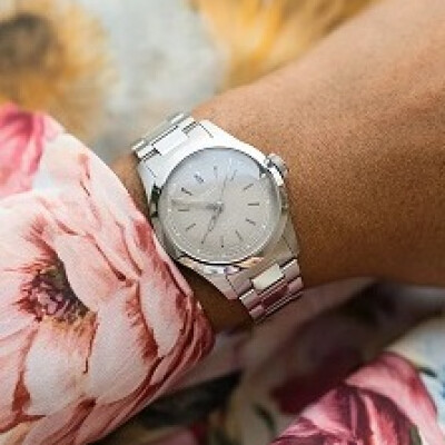 〈オリス〉ビッグクラウンポインターデイト レディース