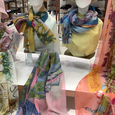 初夏まで使える軽やかなカラフルストール